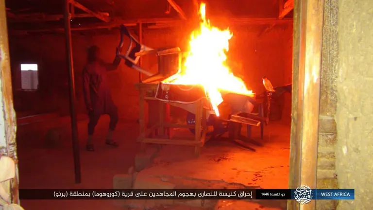 ولاية غرب إفريقية – صور: نتائج هجوم جنود الخلافة على قرية (كوروهوما) النصرانية بمنطقة (برنو) شمالي نيجيريا